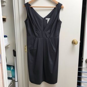 LIKE NEW! LAUNDRY Grey Vneck Dress